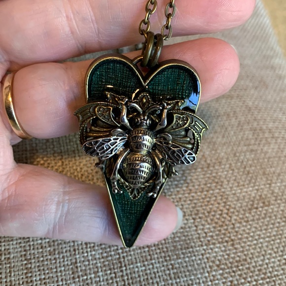 Bee Heart Necklace layered New Handmade - Picture 1 of 9